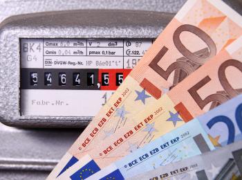 Gasmeter met euro-biljetten
